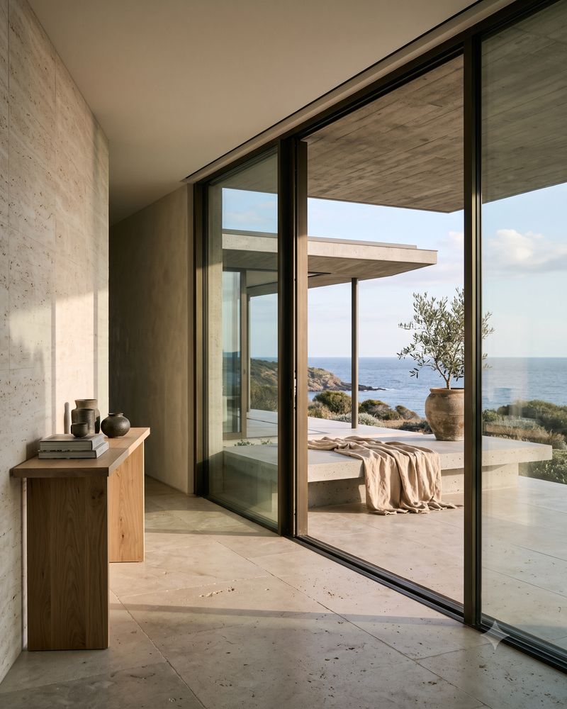 Casa à beira-mar em Porto Belo, galeria de vidro voltada para o oceano